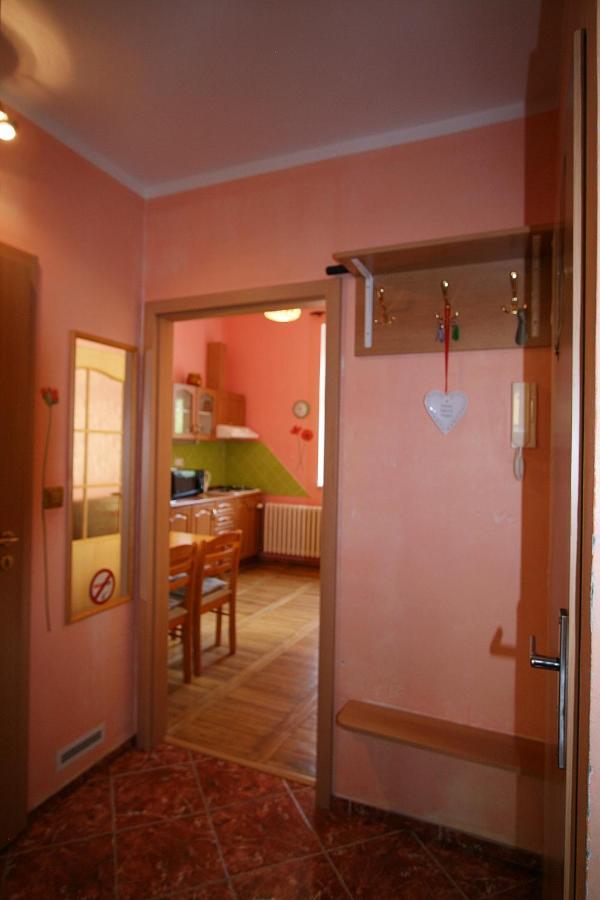Apartment No. 9 At 5. Kvetna 6 Karlovy Vary Luaran gambar